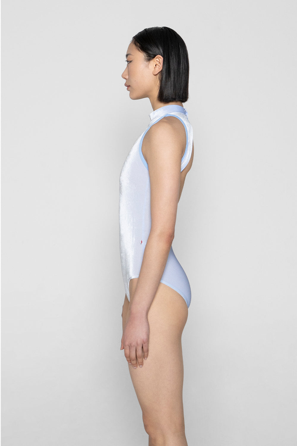 Noe leotard in V-Serenade body color with N-Moontide trim color