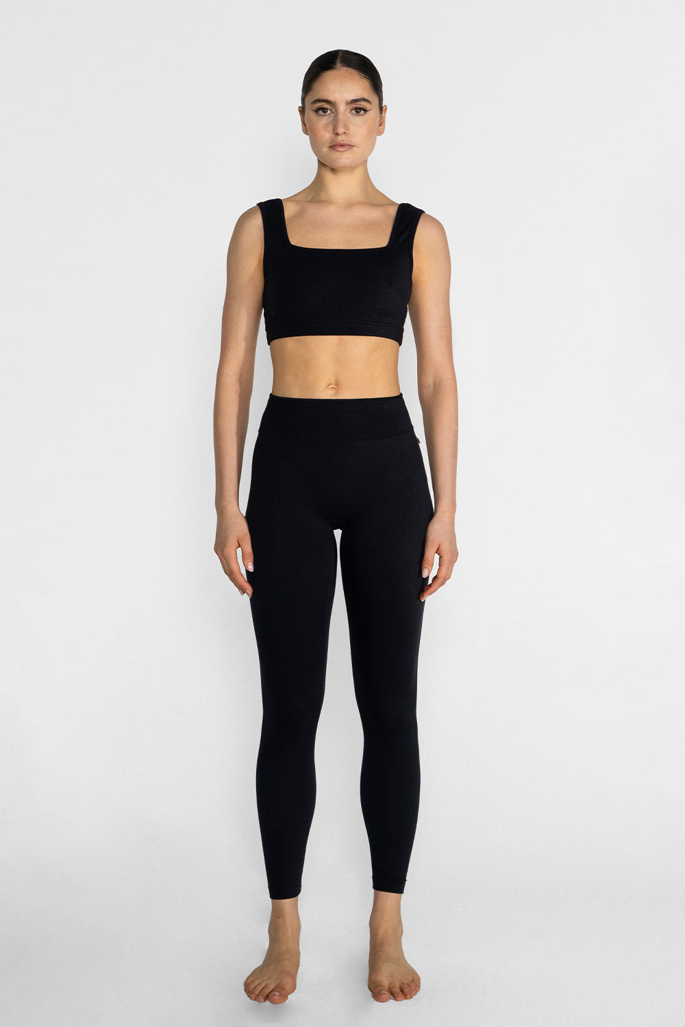 Lisa leggings in M-Black main color with M-Black trim color