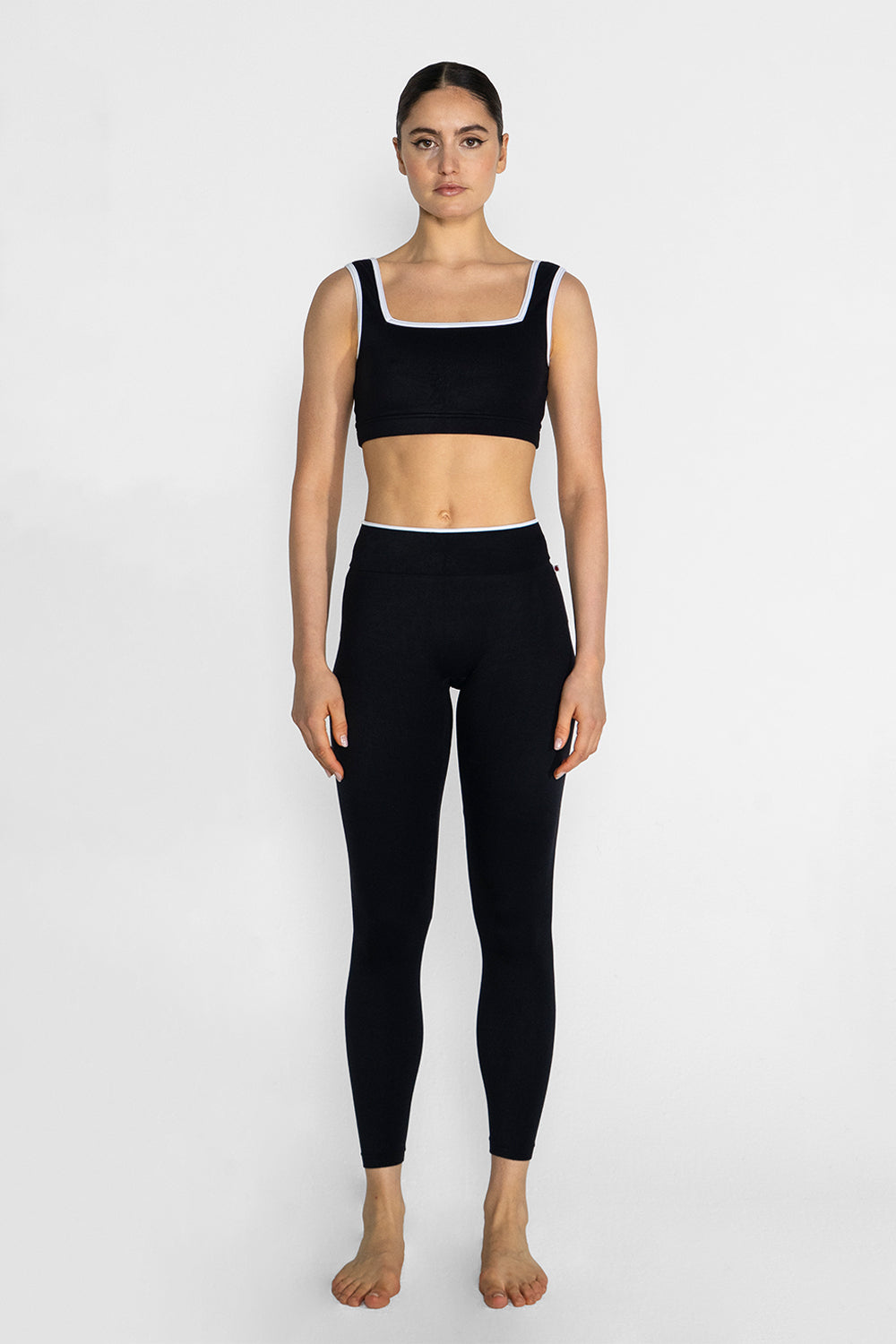 Lisa leggings in M-Black main color with T-White trim color