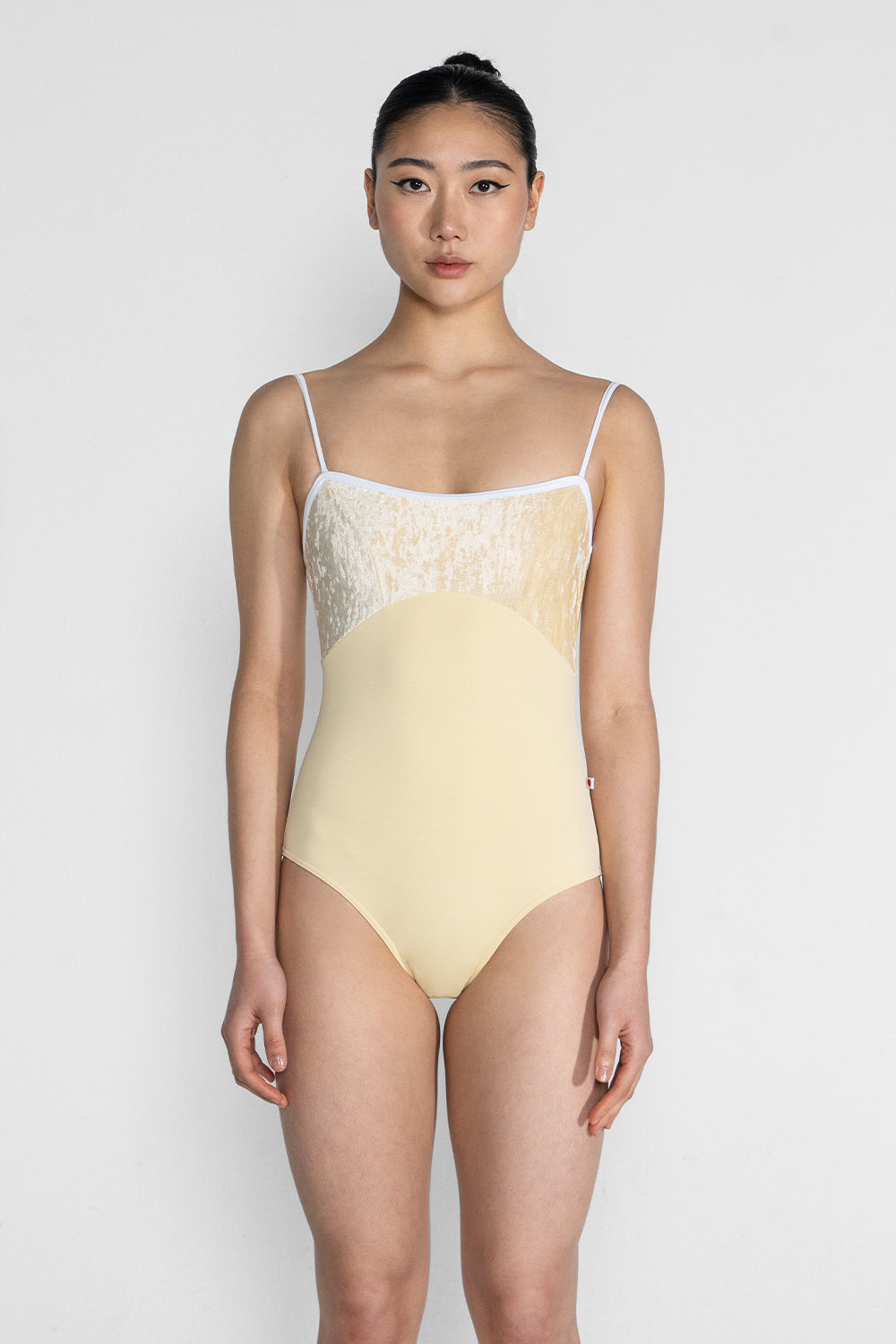 Denise leotard in T-Vanilla body color with CV-Vanilla top color and T-White trim color