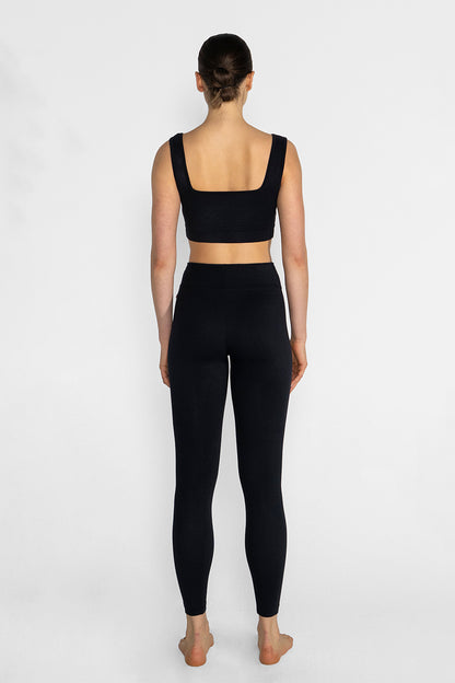 Lisa leggings in M-Black main color with M-Black trim color